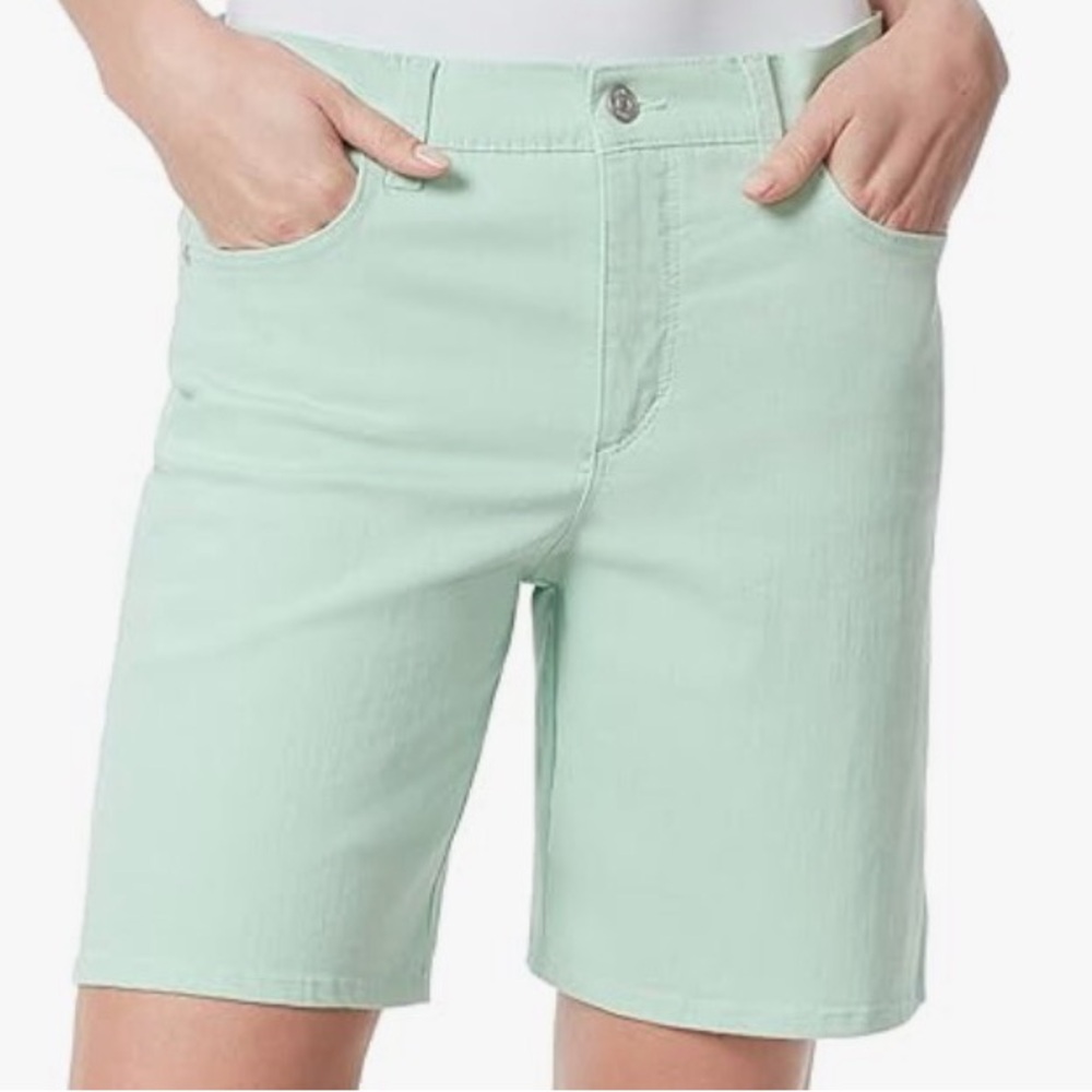 D. Jeans Mid Rise Sea Foam Mint Green Bermuda Shorts Women’s Size 14